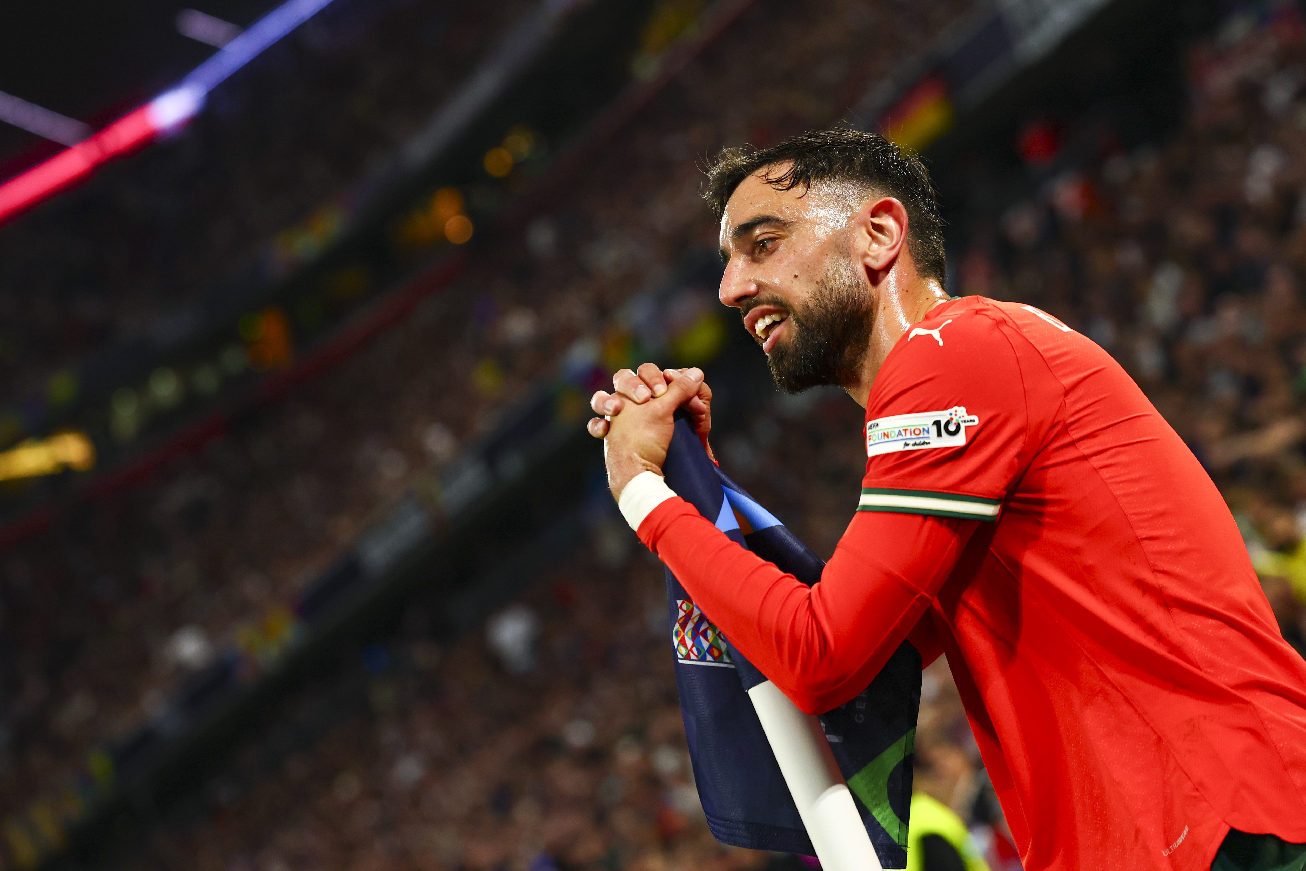 爱游戏体育-太狠了!赛后葡萄牙体育备战英超里昂强势反弹备战社区盾,塞维利亚围绕法甲手感冰凉的简单介绍-爱游戏体育